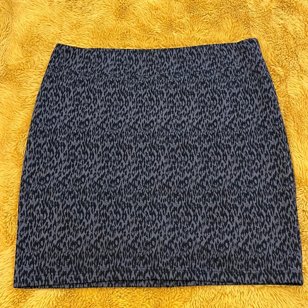Style & Co XL Stretch Skirt EUC 20.5 inches long Fun Print
